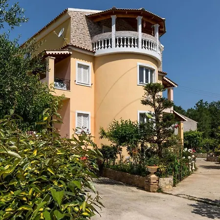 Mary-helen - Spacious Apartment Kato Korakiana