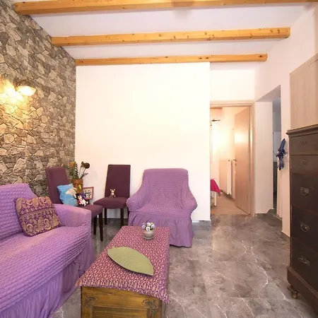 Mary-helen - Spacious Apartment Kato Korakiana