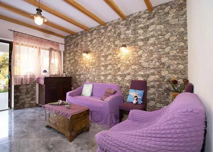 Mary-helen - Spacious